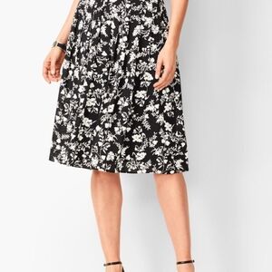 Talbots Skirt Women 6 White Black Floral A-line Feminine Preppy Cottagecore Work